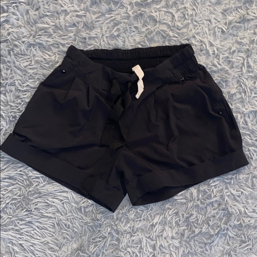 Lululemon Cuffed Shorts. size 4 (small) black